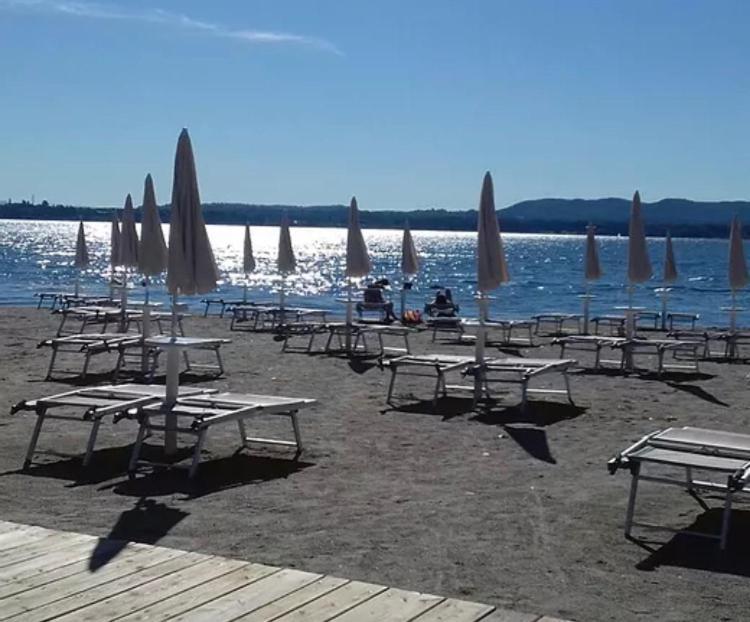 Appartamento Al Lago Lesa Exterior foto